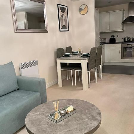 Stylish Luxe Apartment Harlow Extérieur photo