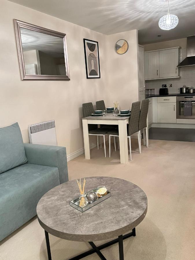 Stylish Luxe Apartment Harlow Extérieur photo