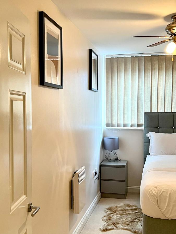 Stylish Luxe Apartment Harlow Extérieur photo
