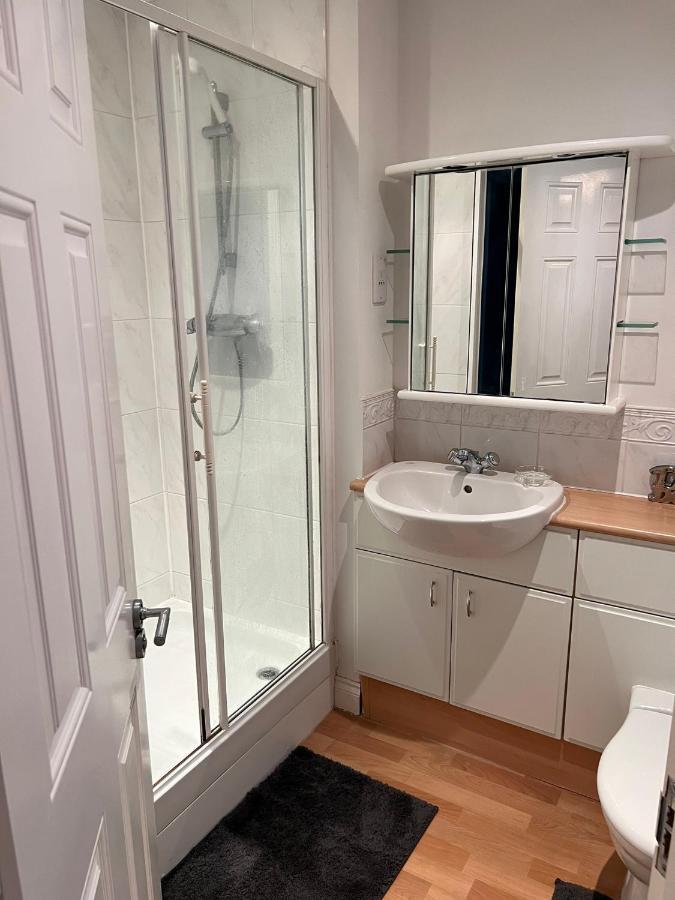 Stylish Luxe Apartment Harlow Extérieur photo