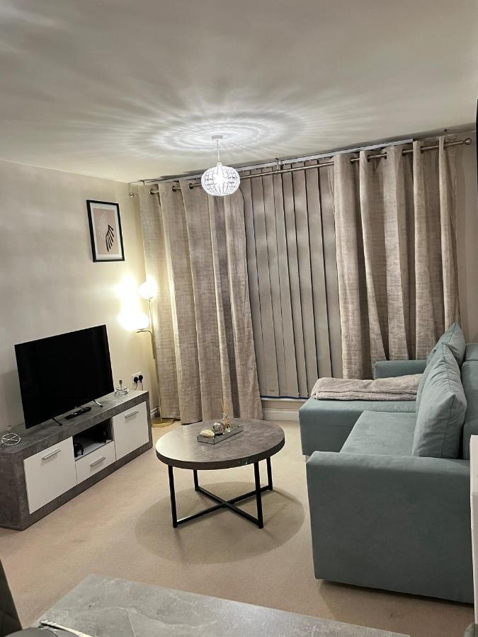 Stylish Luxe Apartment Harlow Extérieur photo