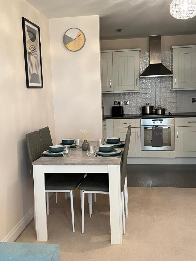 Stylish Luxe Apartment Harlow Extérieur photo