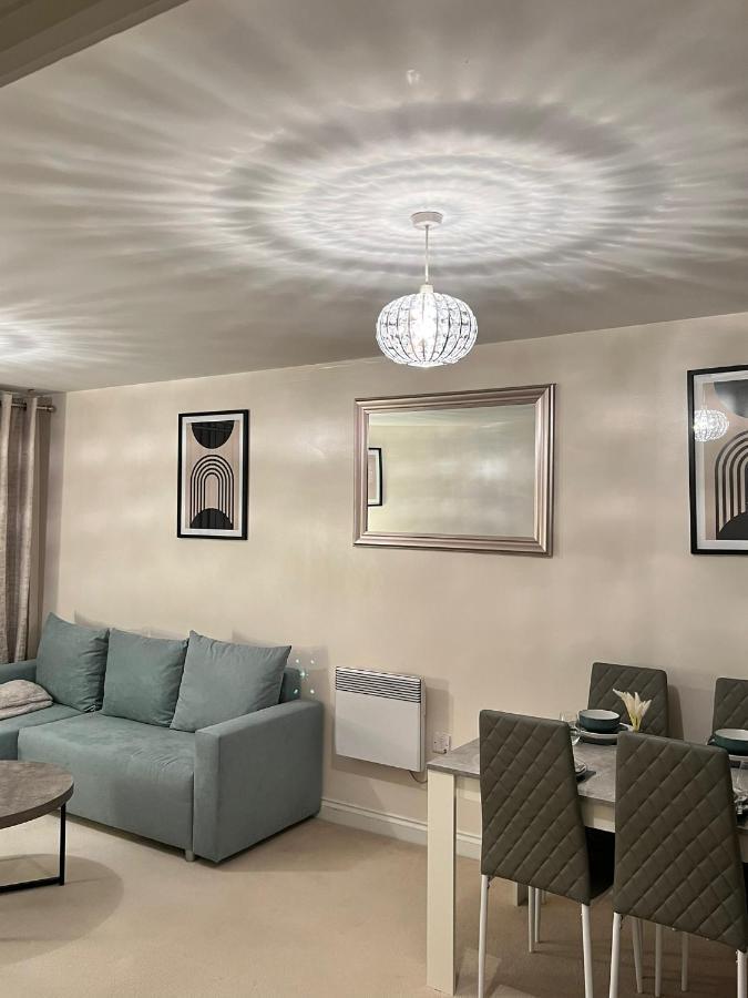 Stylish Luxe Apartment Harlow Extérieur photo
