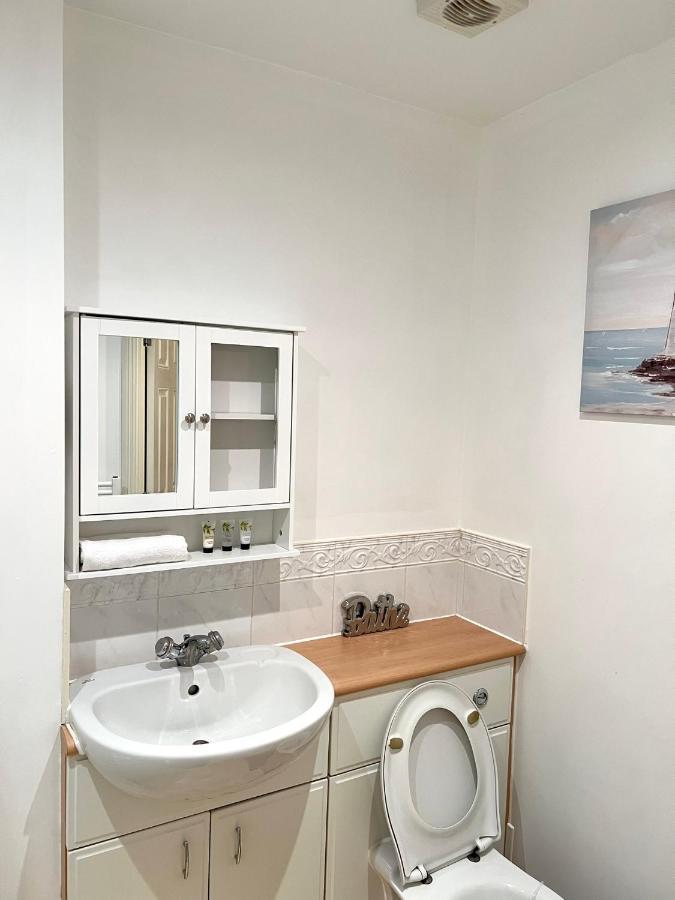 Stylish Luxe Apartment Harlow Extérieur photo