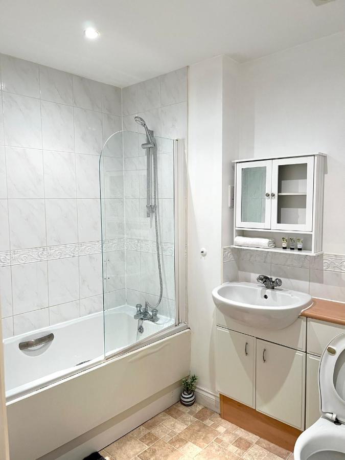 Stylish Luxe Apartment Harlow Extérieur photo